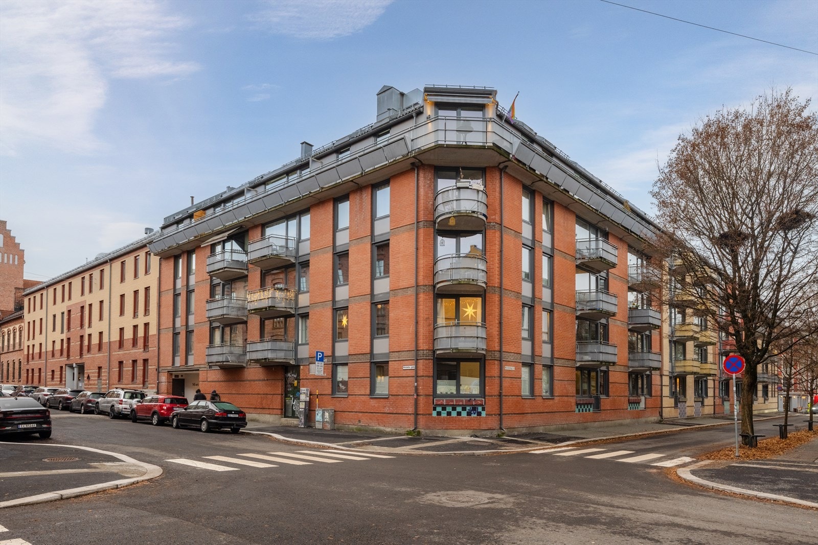 Bygg fra 1992 med heis og garasjekjeller Galleribilde