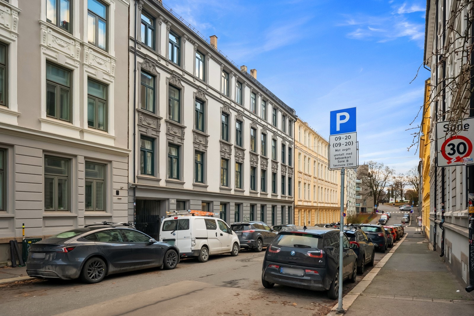 Bygård med mye sjarm fra 1902 i sidegate. Galleribilde