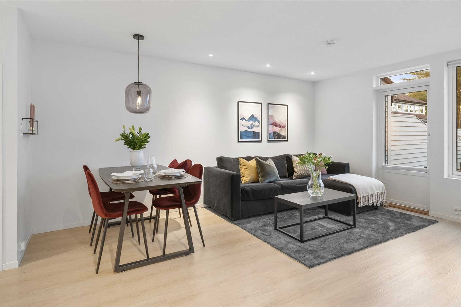 God plass til møblering i stuen Galleribilde