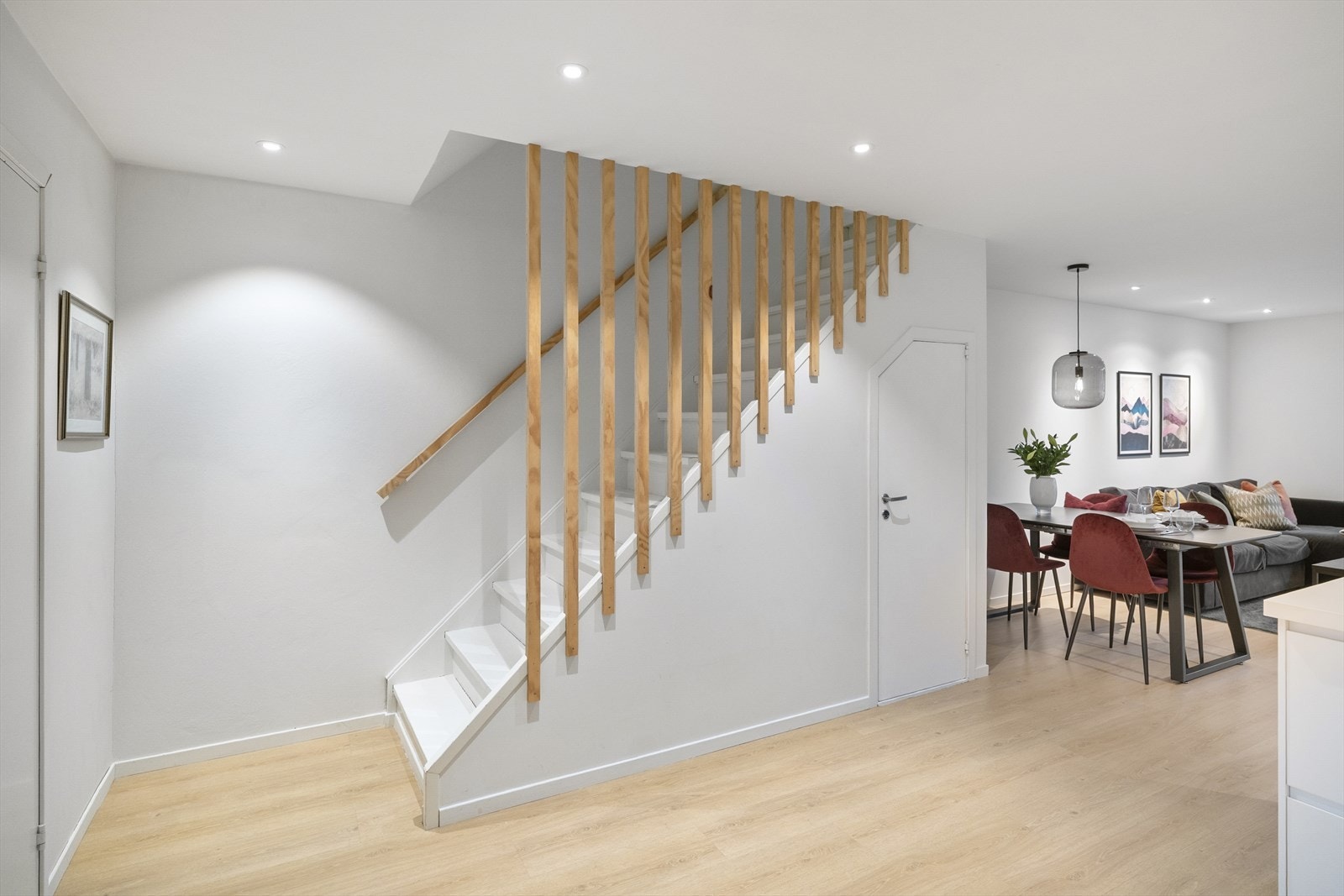 Trapp opp til 2.etg Galleribilde