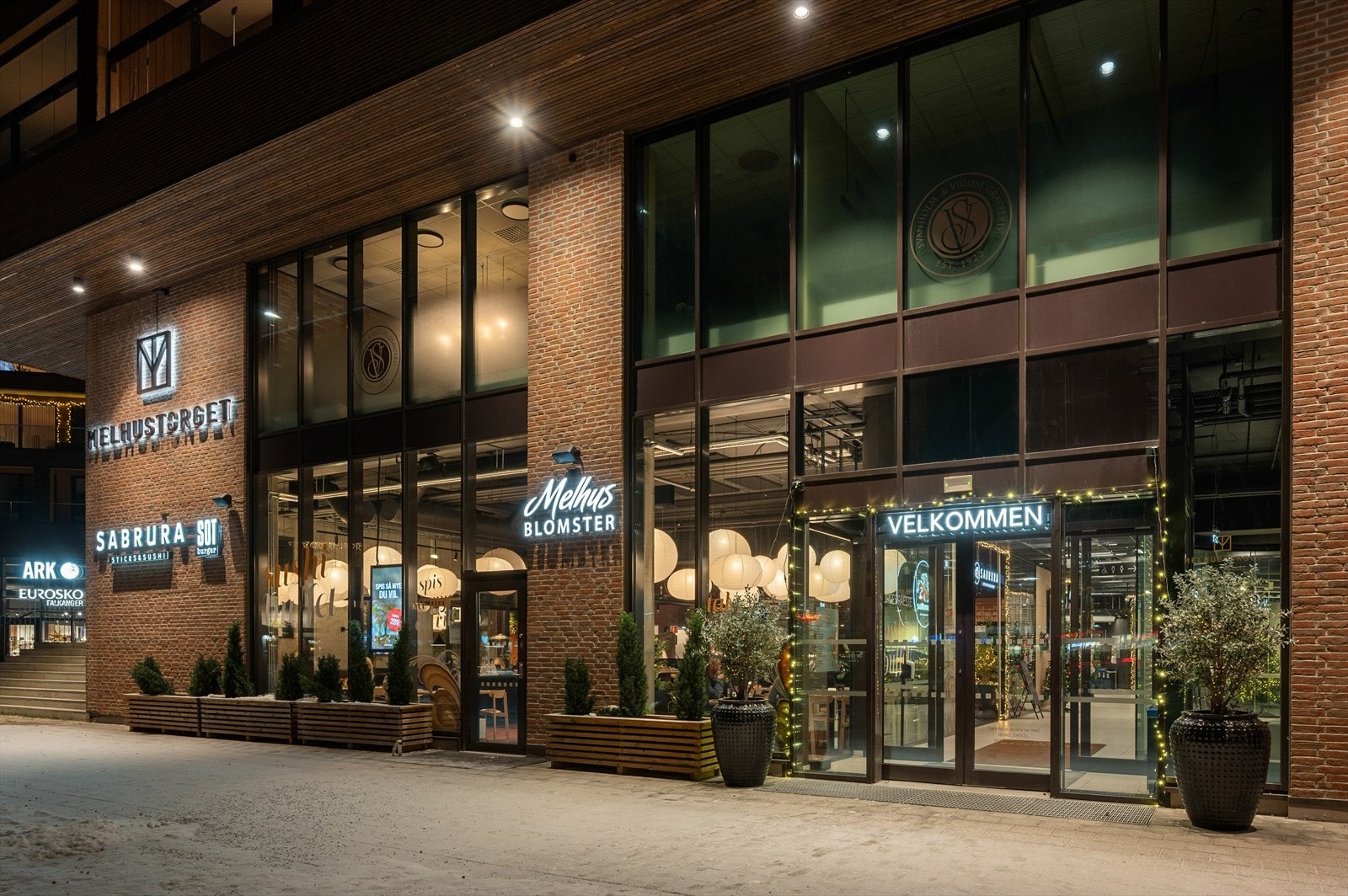 Kun en heistur unna, ligger det nye Melhustorget kjøpesenteret i første etasje. Galleribilde