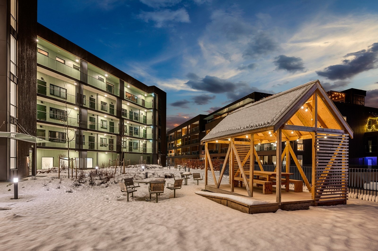 Flott opparbeidet, felles takhage, som alle kan benytte seg av. Galleribilde