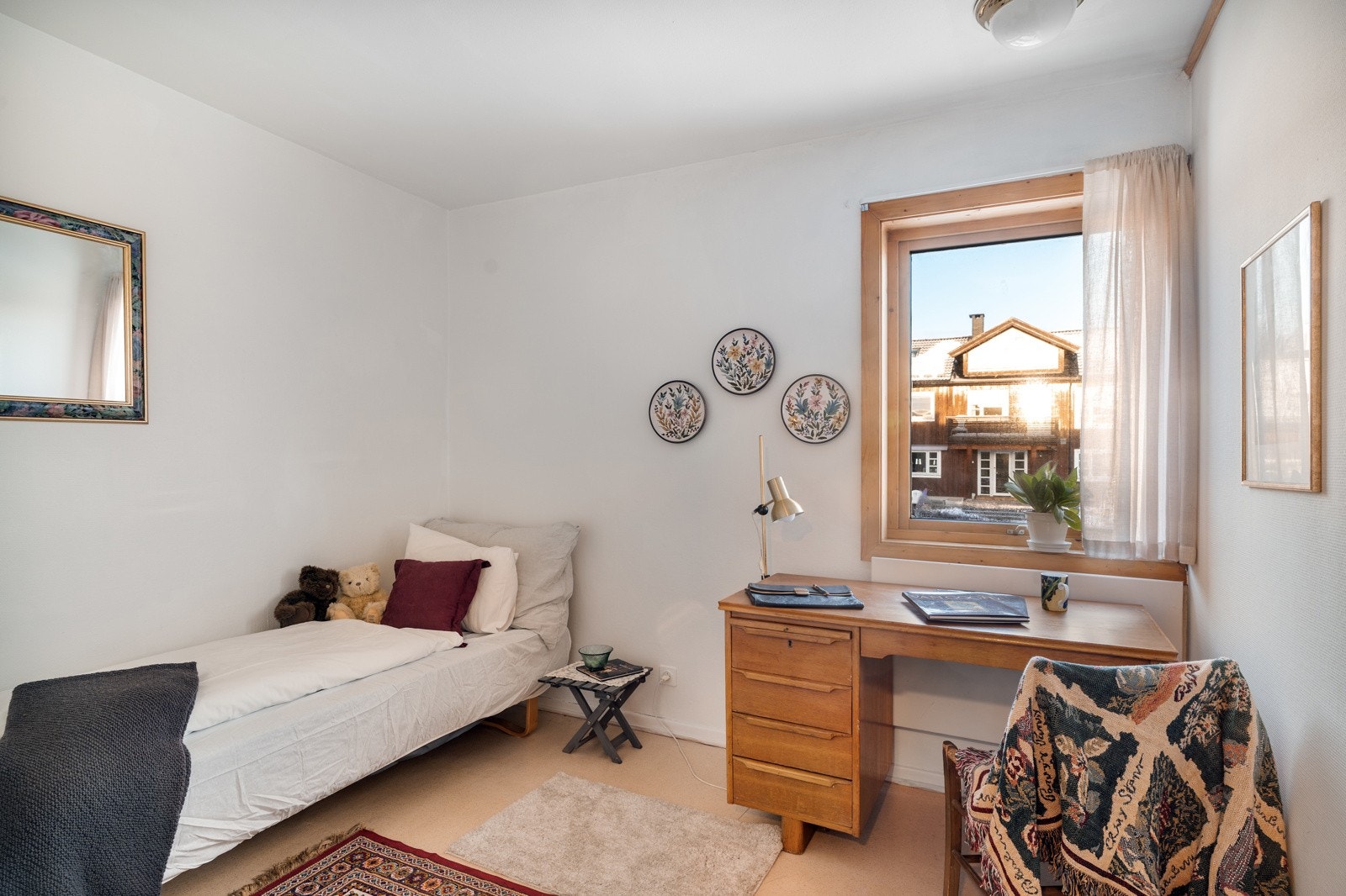 Gjennomgående for soverommene er lyse fargevalg og godt med naturlig lysinnslipp. Galleribilde