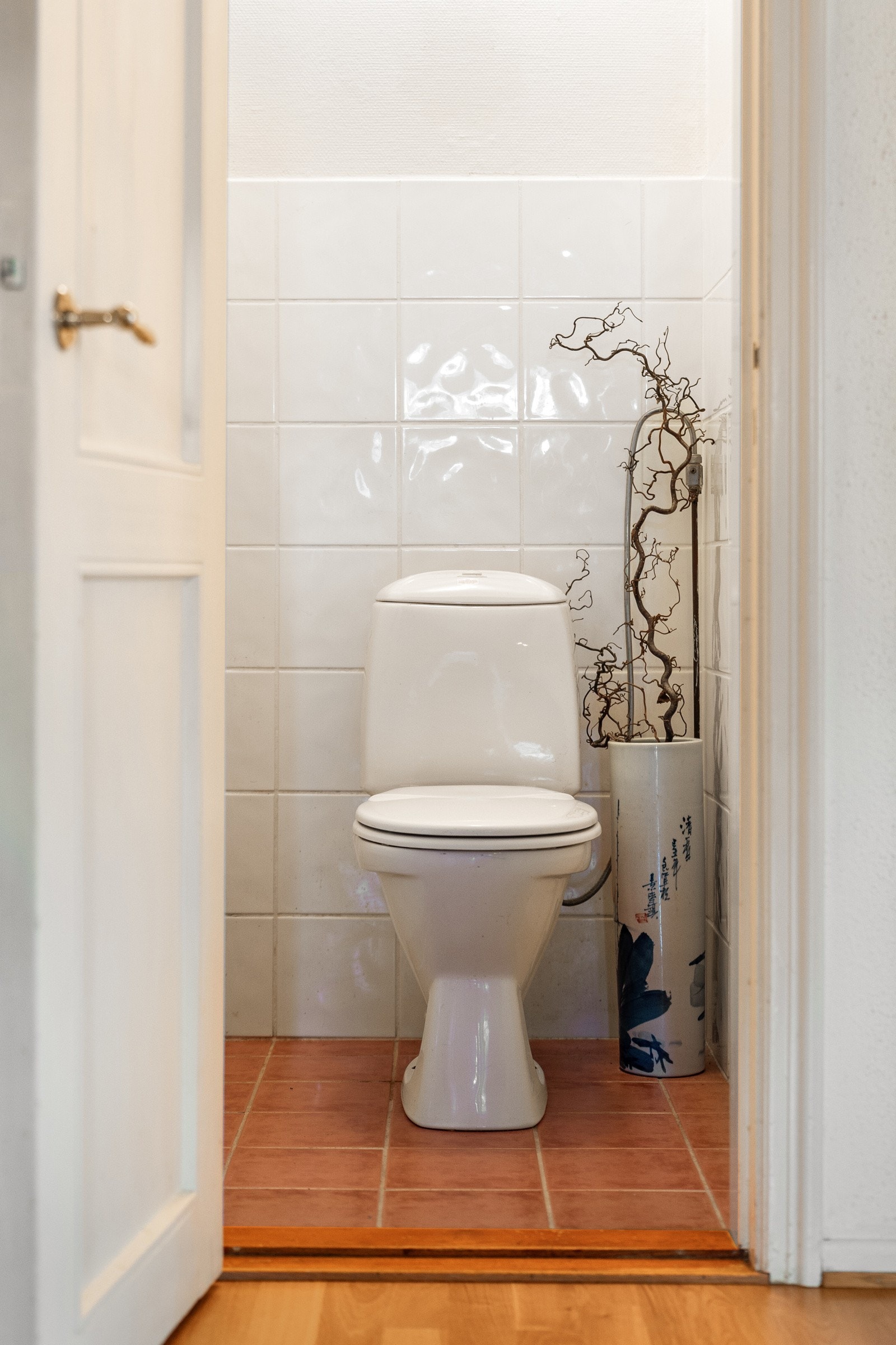 Praktisk separat toalettrom ved entreén. Galleribilde