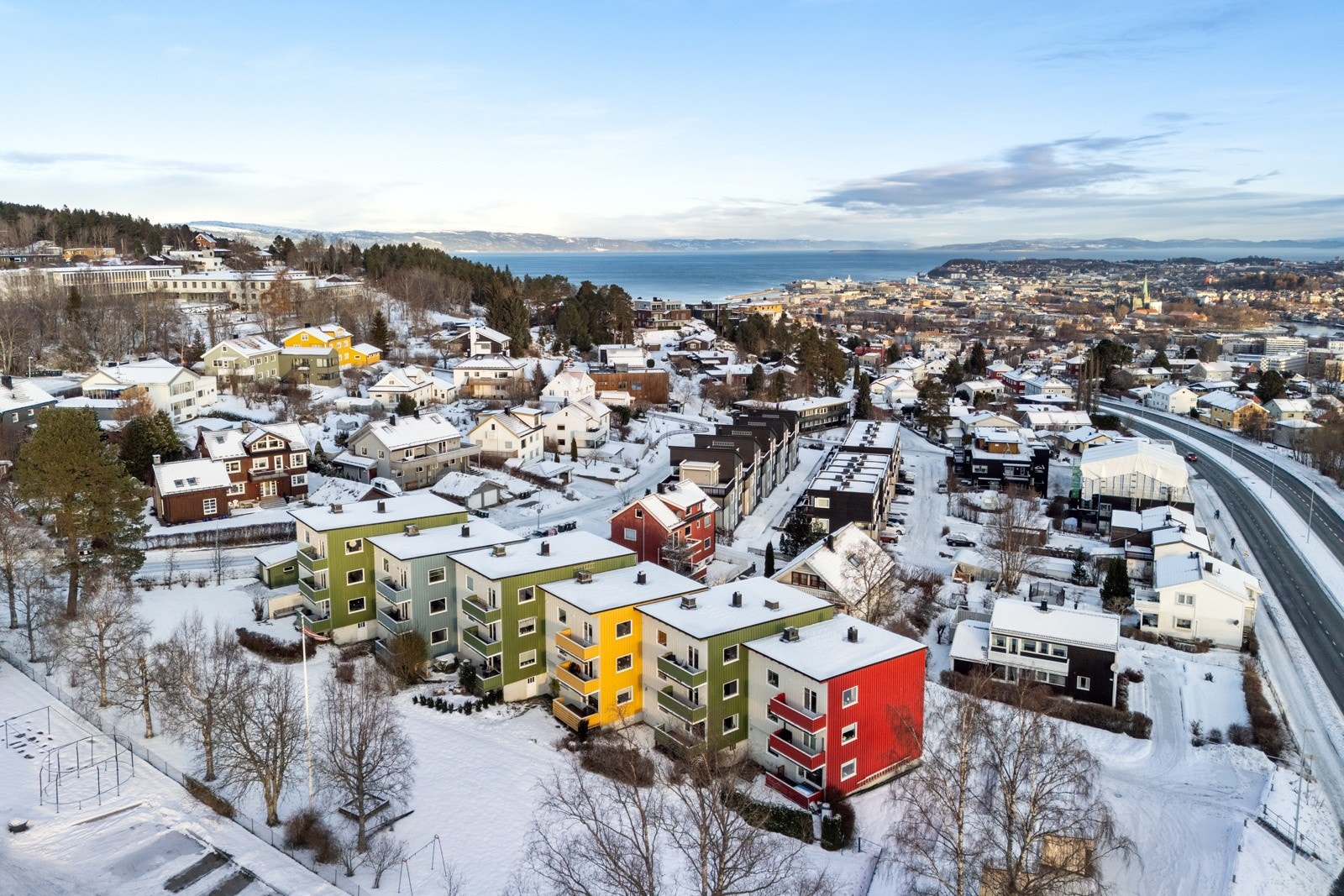 Beliggenheten passer perfekt for både den aktive og den som ønsker en lettvint og behagelig hverdag. Galleribilde