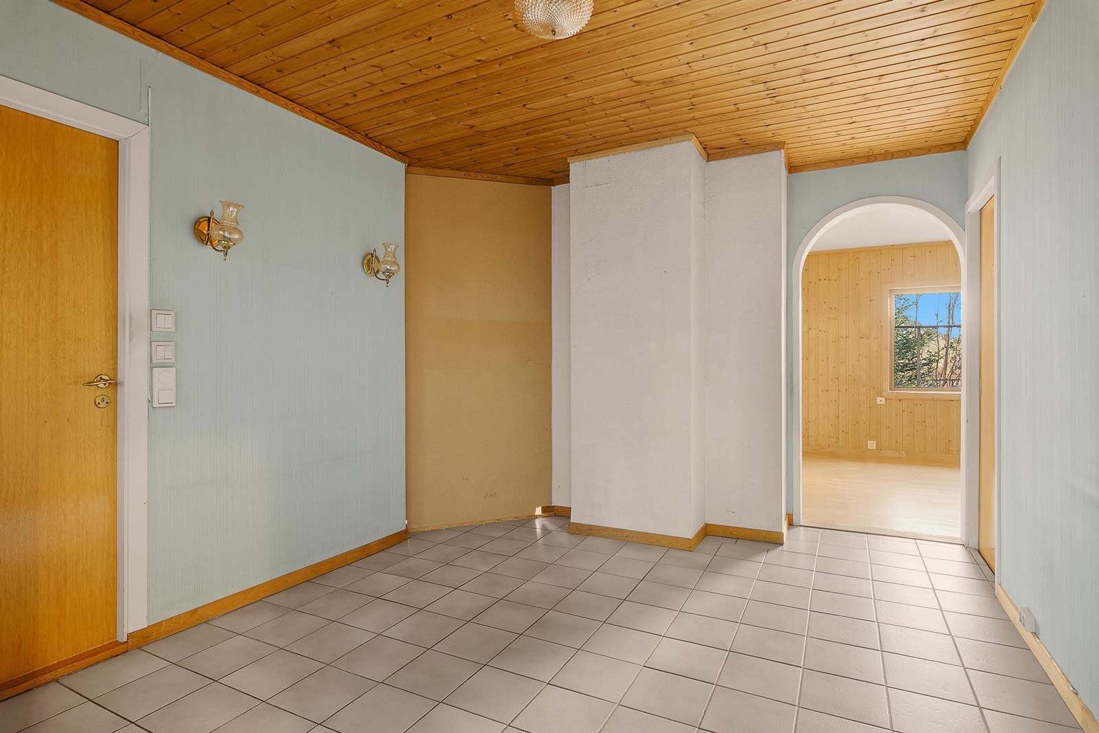 Hall innenfor vindfang i 1. etasje Galleribilde