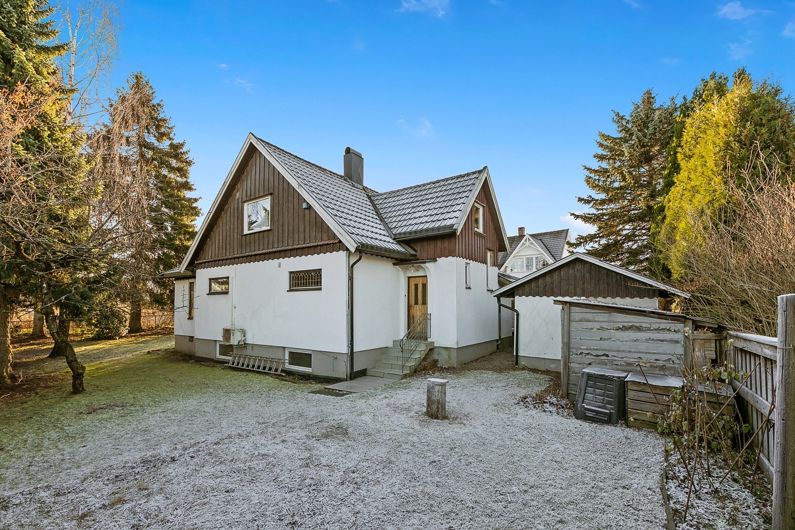 Bakdør fra hagen Galleribilde