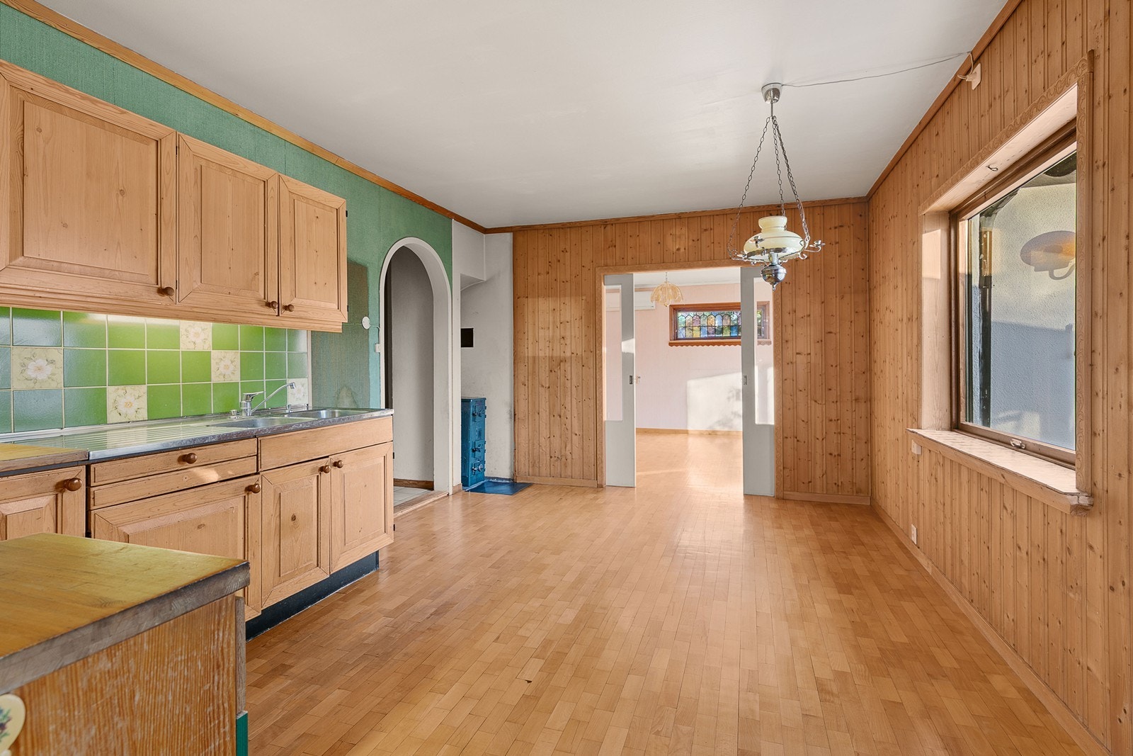 God plass til stor kjøkkeninnredning eller spisegruppe Galleribilde