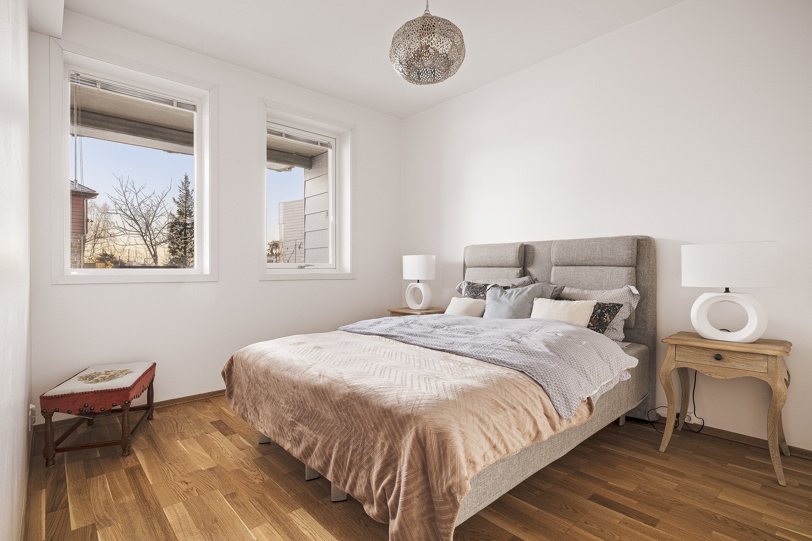 Soverommene fremstår som lyse og funksjonelle, med god plassutnyttelse og nøytrale overflater. Galleribilde