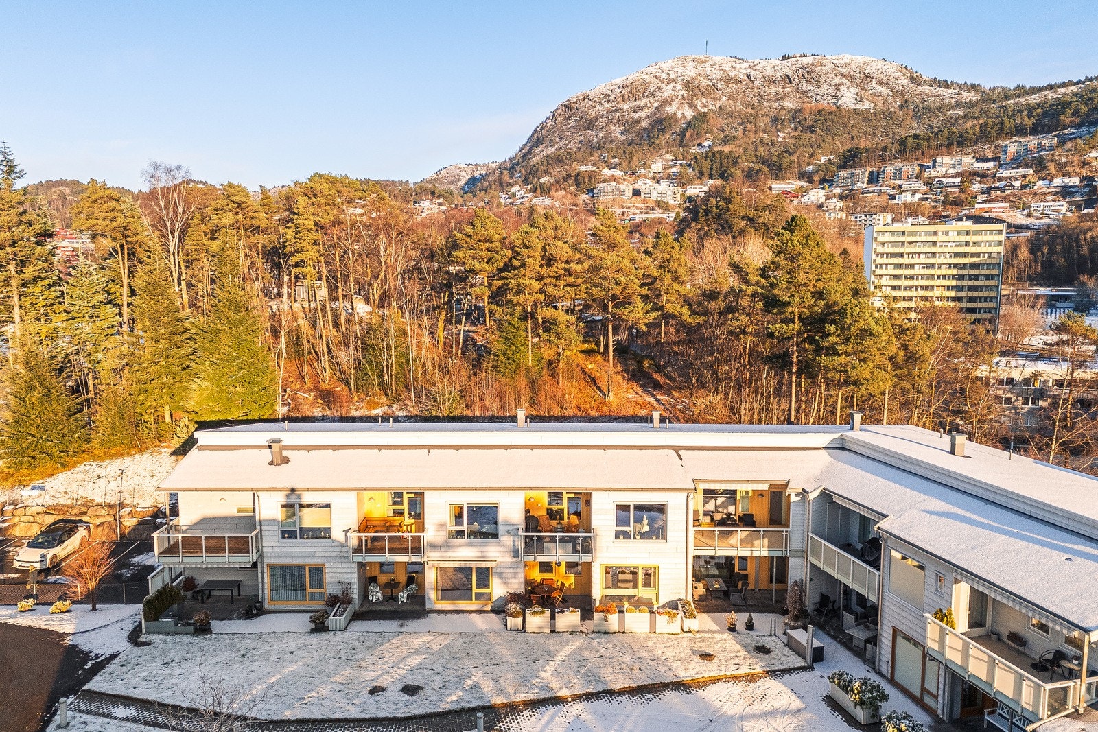 I tillegg er det gode sykkel- og gangveier som gjør det enkelt å komme seg rundt i nærområdet. Galleribilde