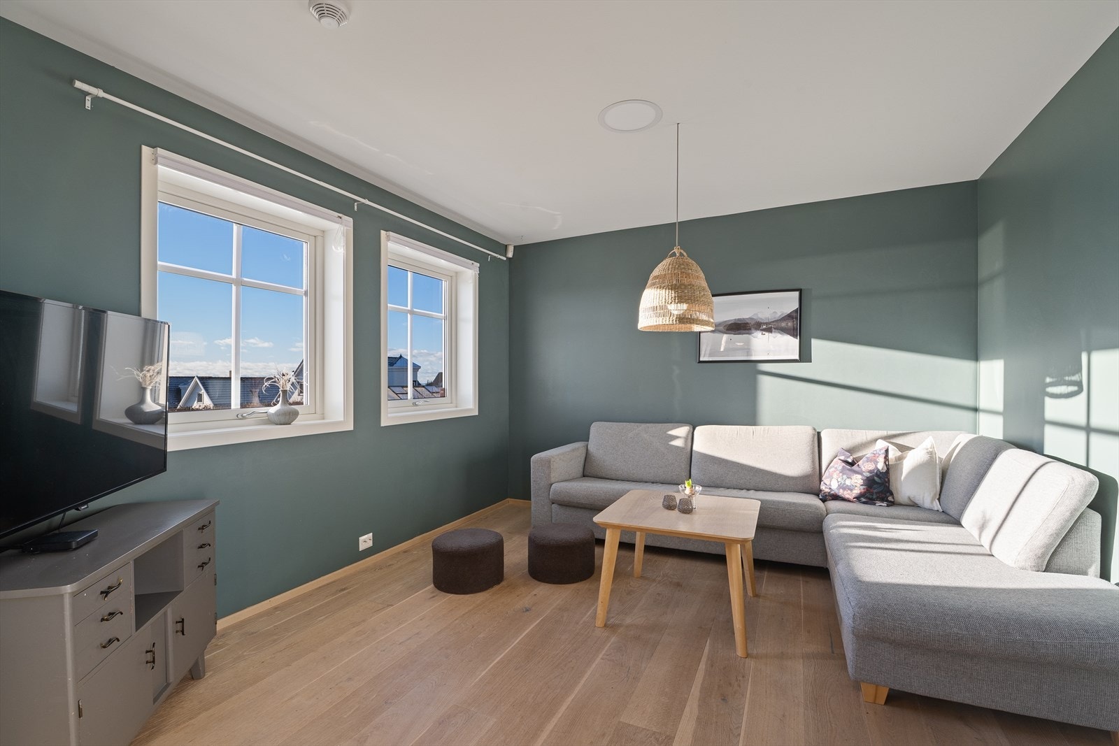 TV-stue i forlengelse av stuen. Rommet er inntegnet som et soverom, men senere omgjort til en del av stuen. Galleribilde