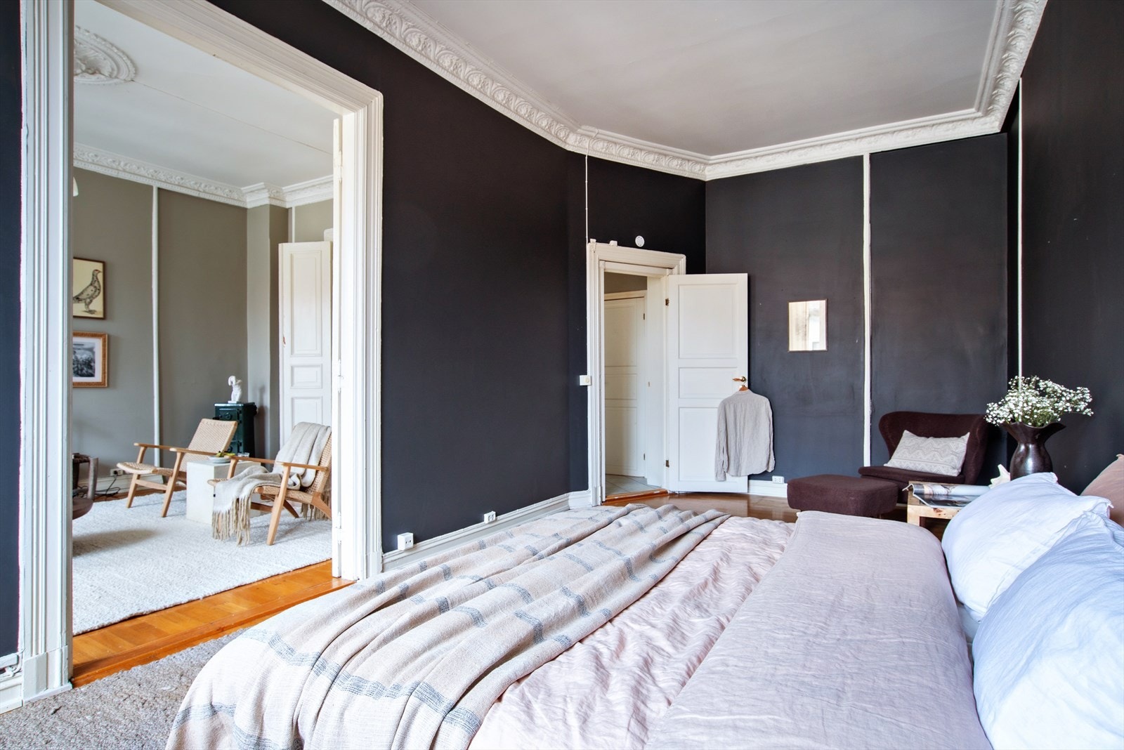 Adkomst til soverommet direkte fra stuen og fra entréen. Galleribilde