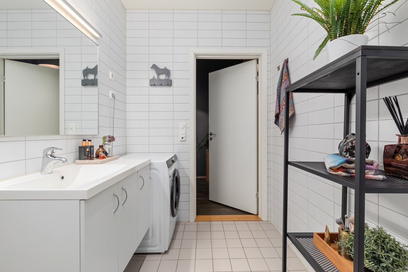 Opplegg for vaskemaskin i baderommet Galleribilde