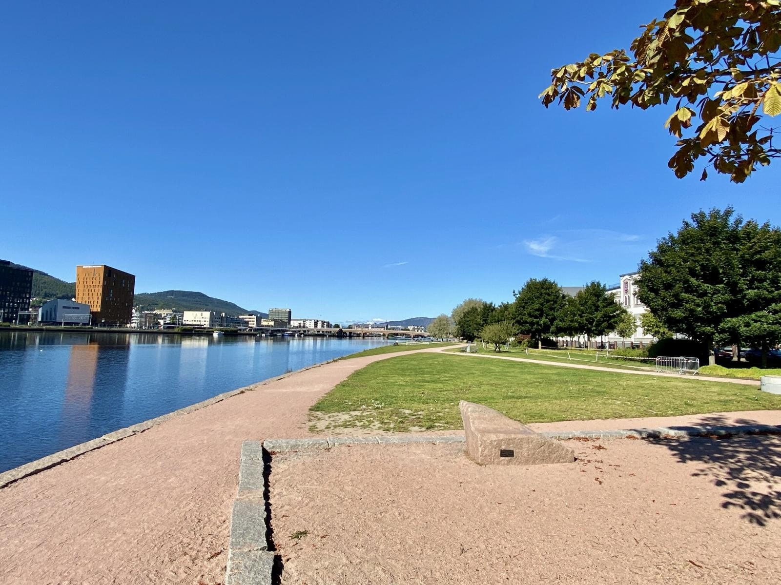 Kun noen hundre meter til strandpromenaden og bystranda Galleribilde