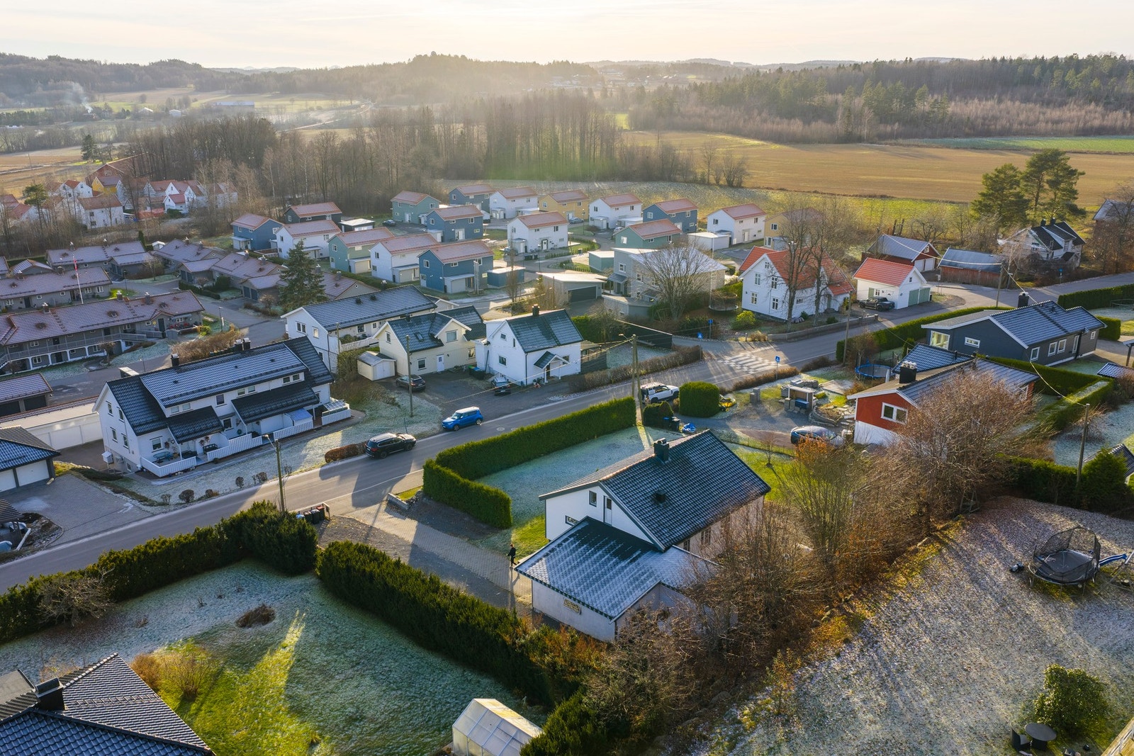 Boligen ligger sentralt, men likevel fredelig med gang- og sykkelvei til Stokke sentrum, barneskole, ungdomsskole og barnehage Galleribilde