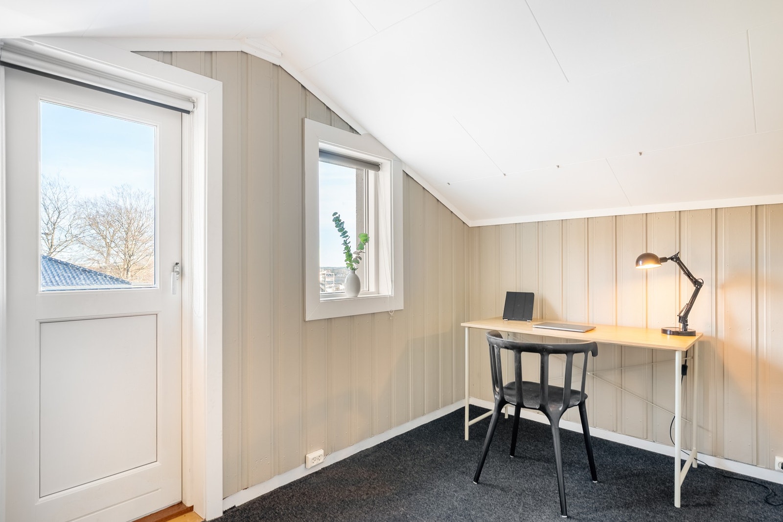 Her har du plass til et eget, rolig område hvor du kan sitte uforstyrret - perfekt for jobb, lesing eller avslapning Galleribilde