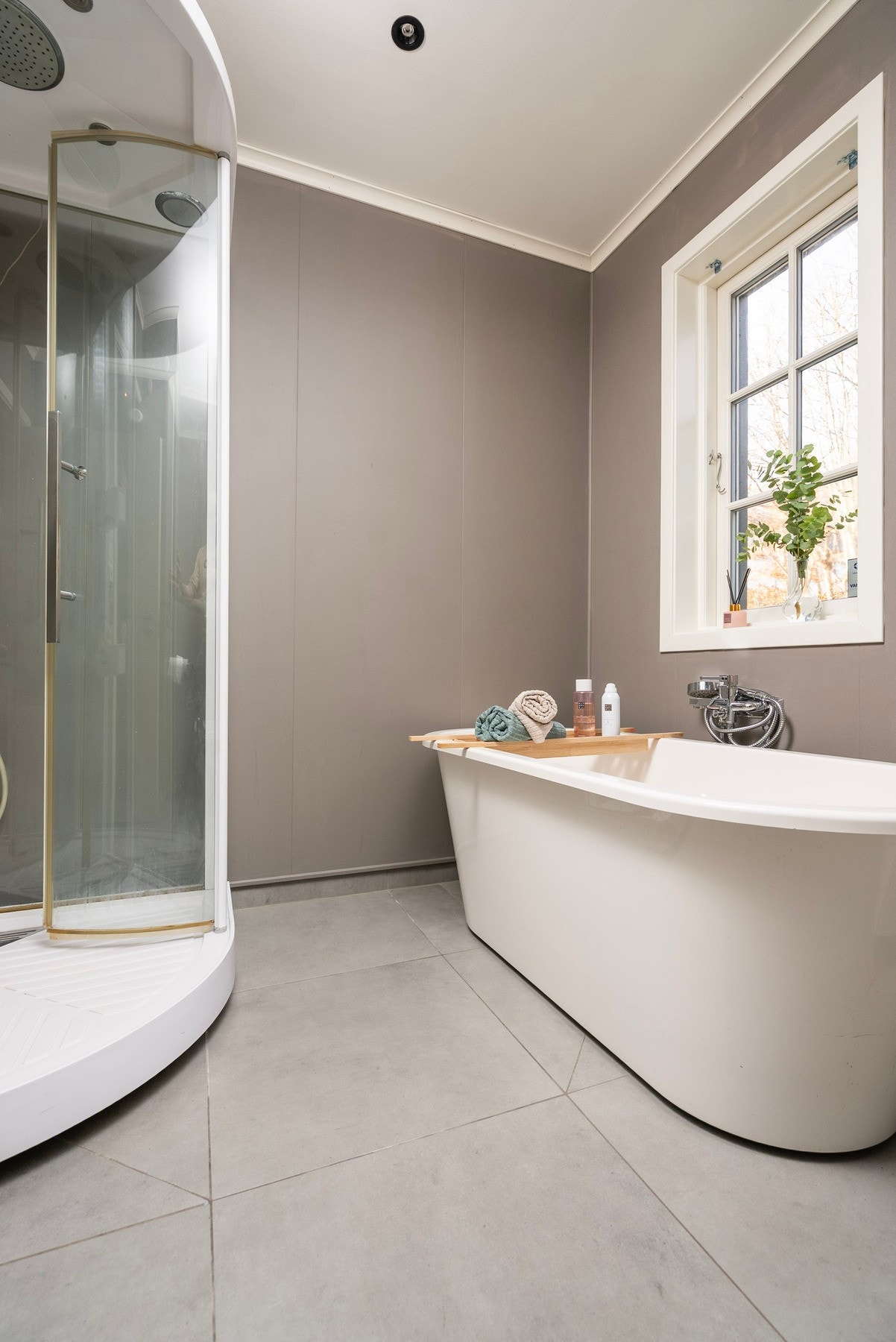 Badet gir deg fleksibilitet i hverdagen - enten du ønsker et rolig og avslappende bad, eller en rask dusj på travle morgener Galleribilde