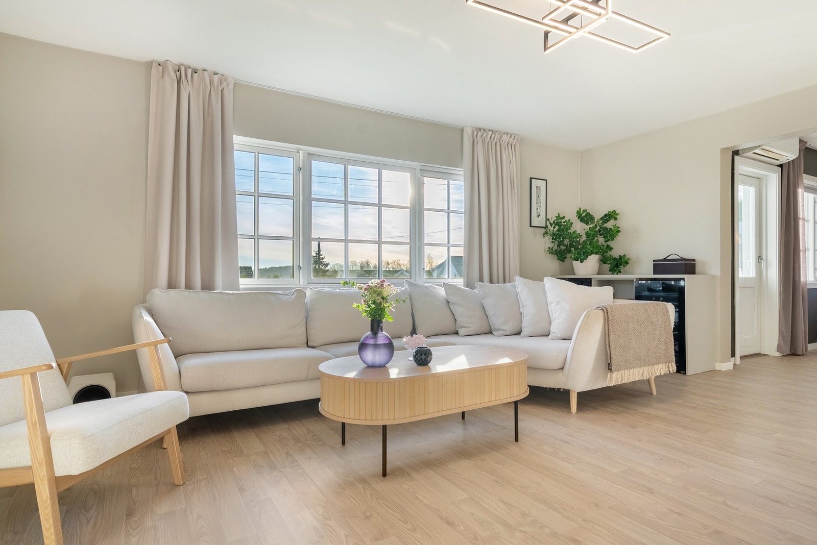 En lys og moderne enebolig med sentral, fredelig og barnevennlig beliggenhet Galleribilde