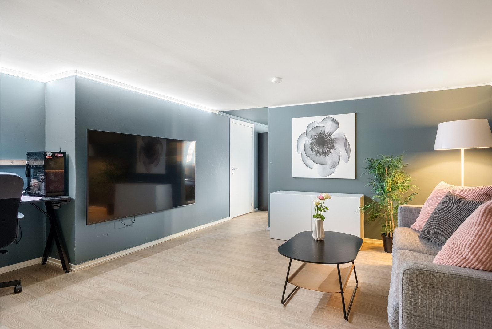 Selger renoverte og innredet kjelleren i 2018 Galleribilde