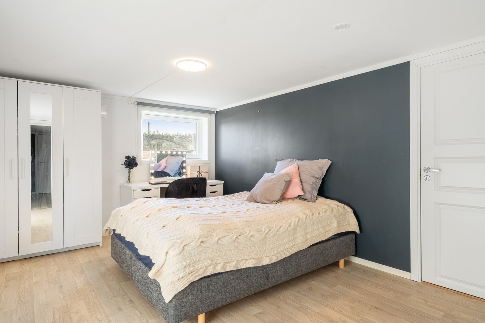 Takhøyden i etasjen er mellom 1,96 og 1,98 meter Galleribilde