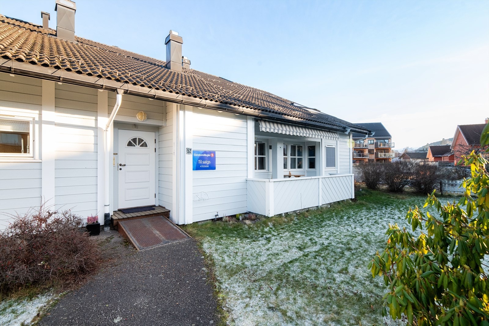 Leiligheten har en god planløsning med alt på ett plan, samt solrik veranda og hagedel. Galleribilde