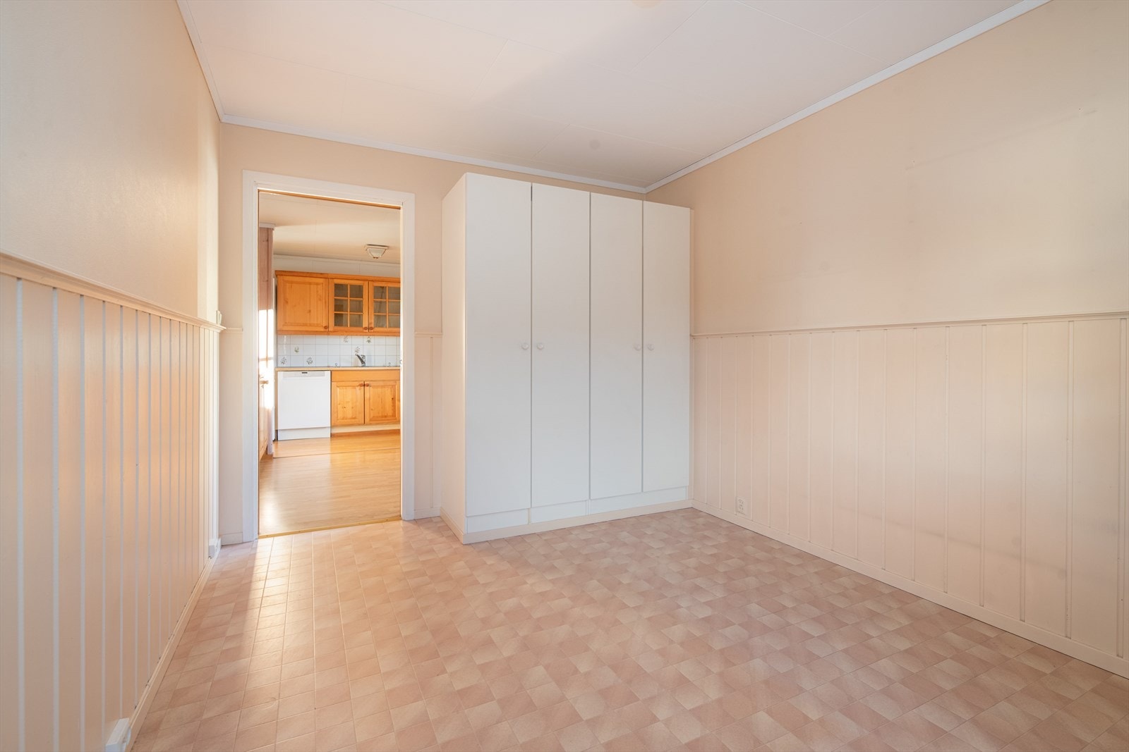 Begge soverommene har garderobeskap. Galleribilde