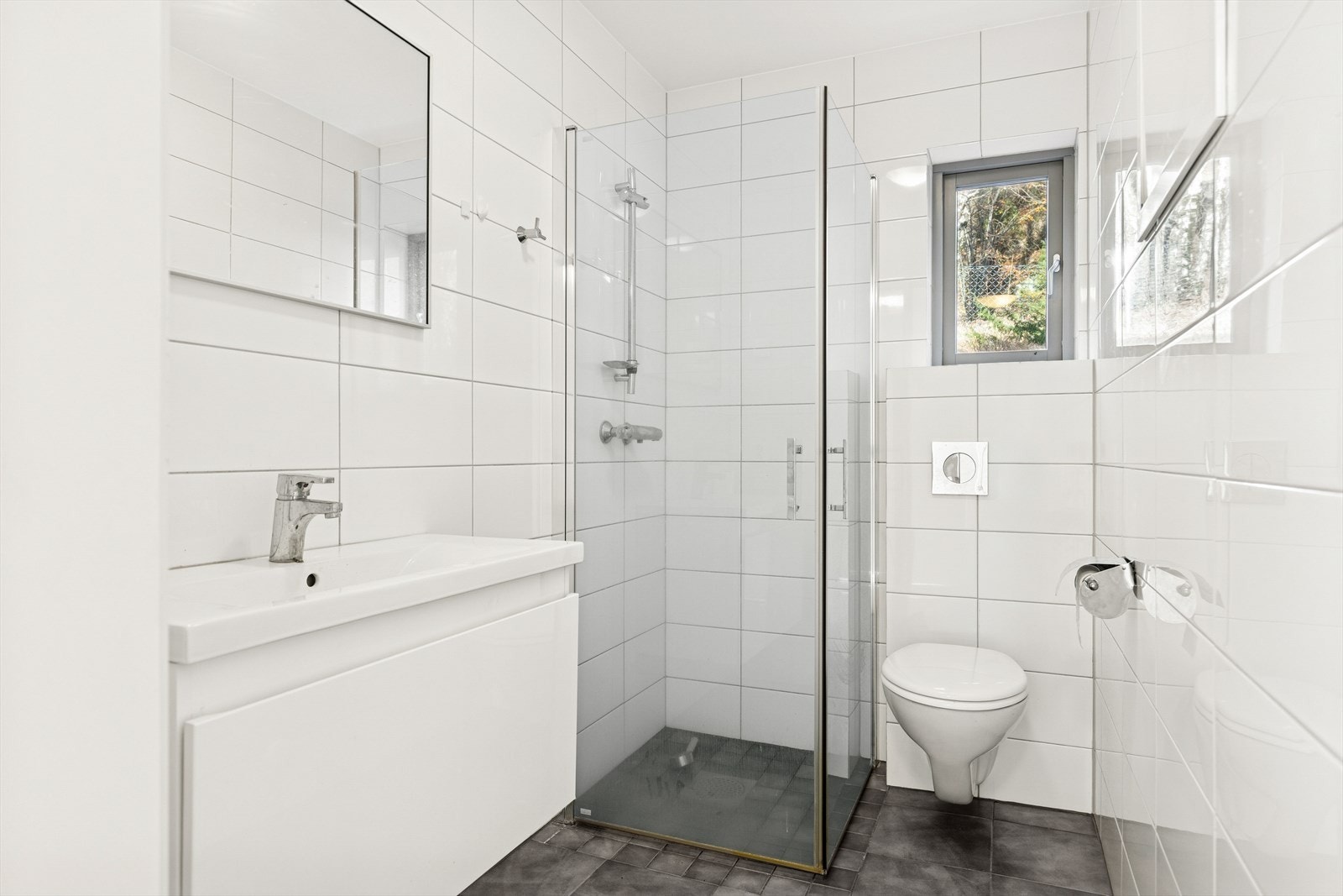 3. etasje er opprinnelig godkjent med ett bad. Rommet er i dag delt opp i to bad (se pkt. ferdigattest for nærmere informasjon). Galleribilde