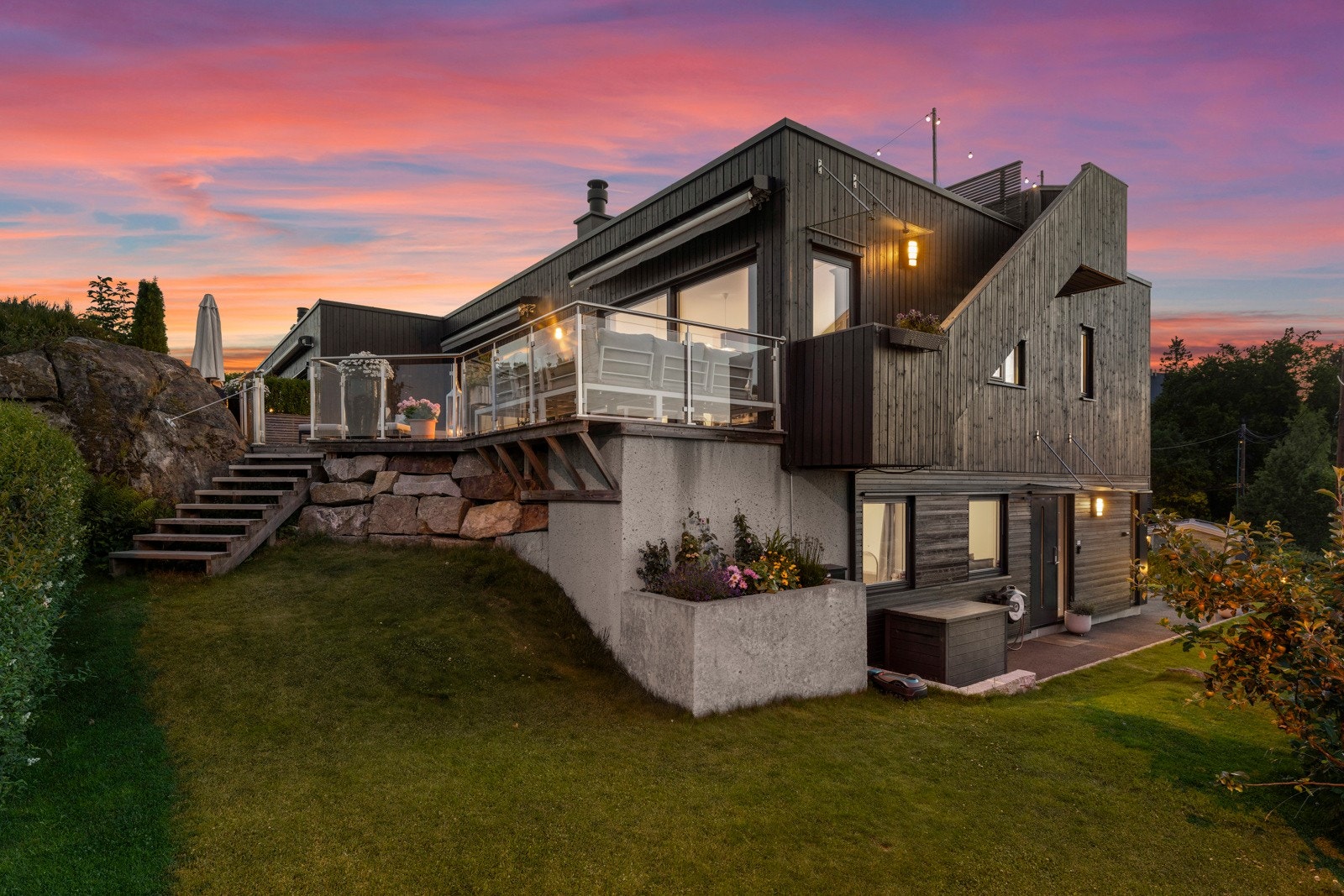 Erik Tenden Nyborg v/Privatmegleren har gleden av å ønske velkommen til Åsmyrveien 7B! Galleribilde