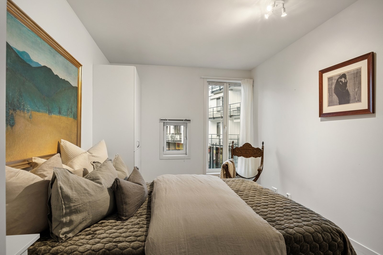 Soverommene vender inn mot rolig og skjermet bakgård. Galleribilde