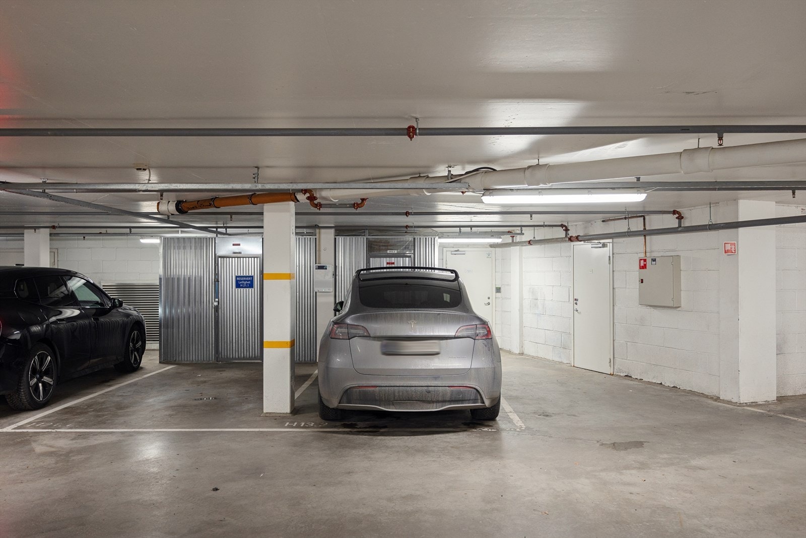 Med leiligheten følger det både garasjeplass med elbil-lader og bod (5 kvm) ved garasjeplassen. Begge merket med H 13.2 Galleribilde