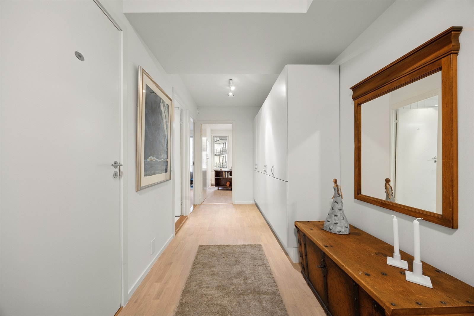 Rikelig med garderobeplass. Galleribilde