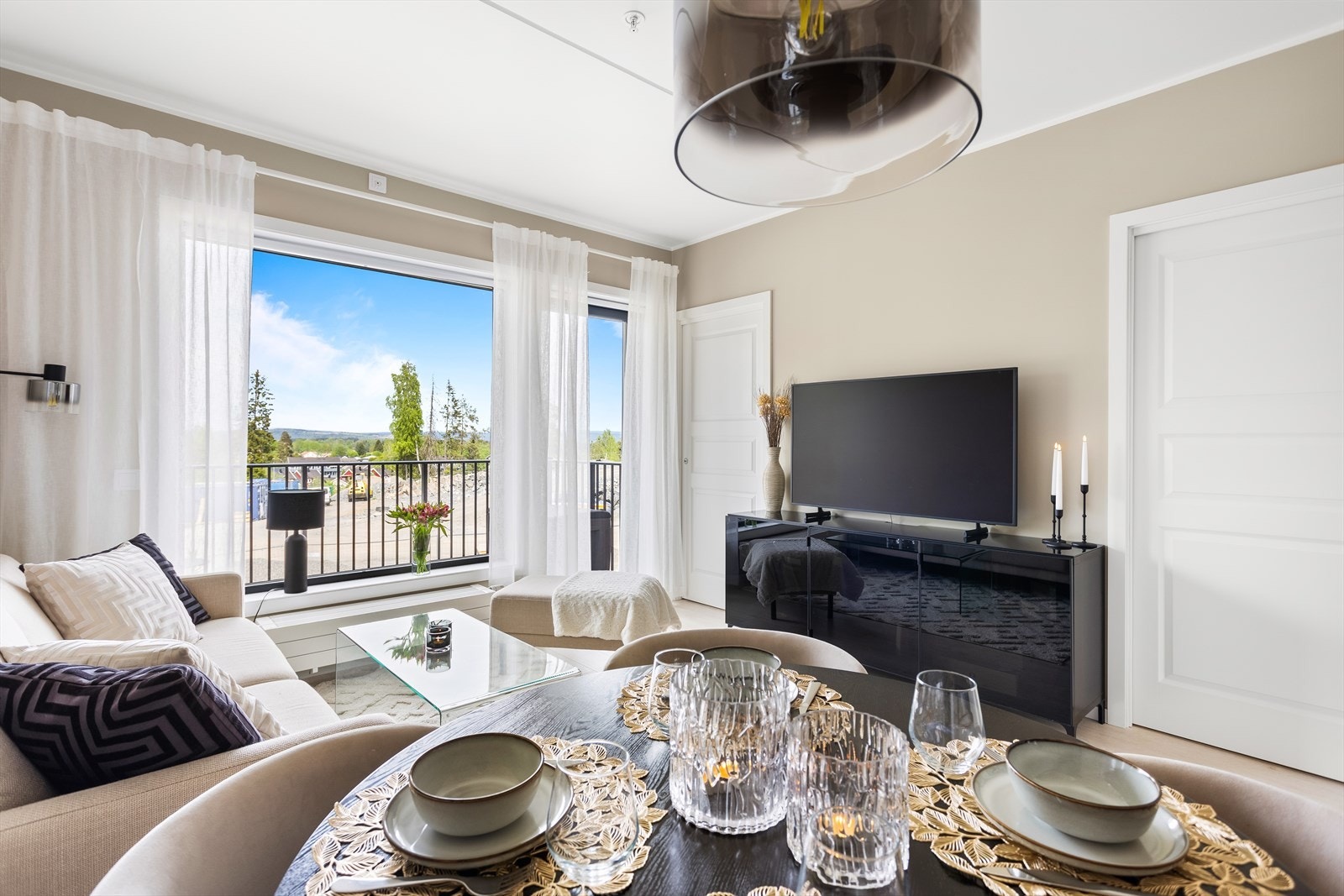 Leiligheten er fra 2022 og holder en høy standard. Galleribilde