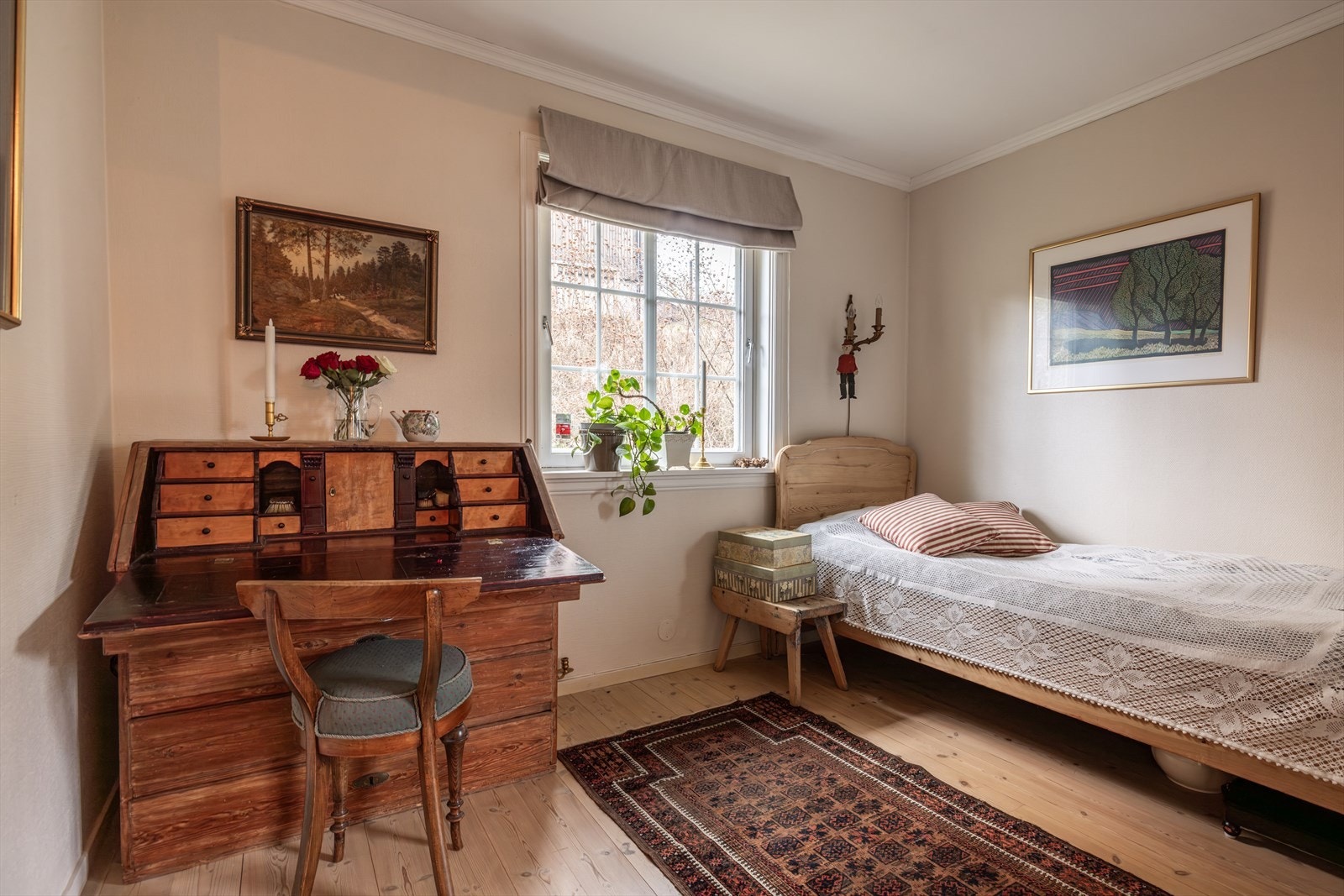 Soverom 2 er av god størrelse og var opprinnelig to soverom. Galleribilde