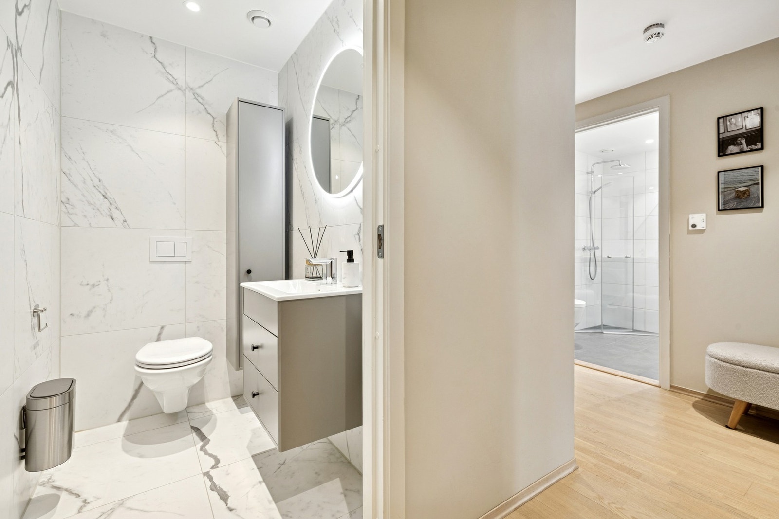 Toalett i gangen er meget praktisk. Galleribilde