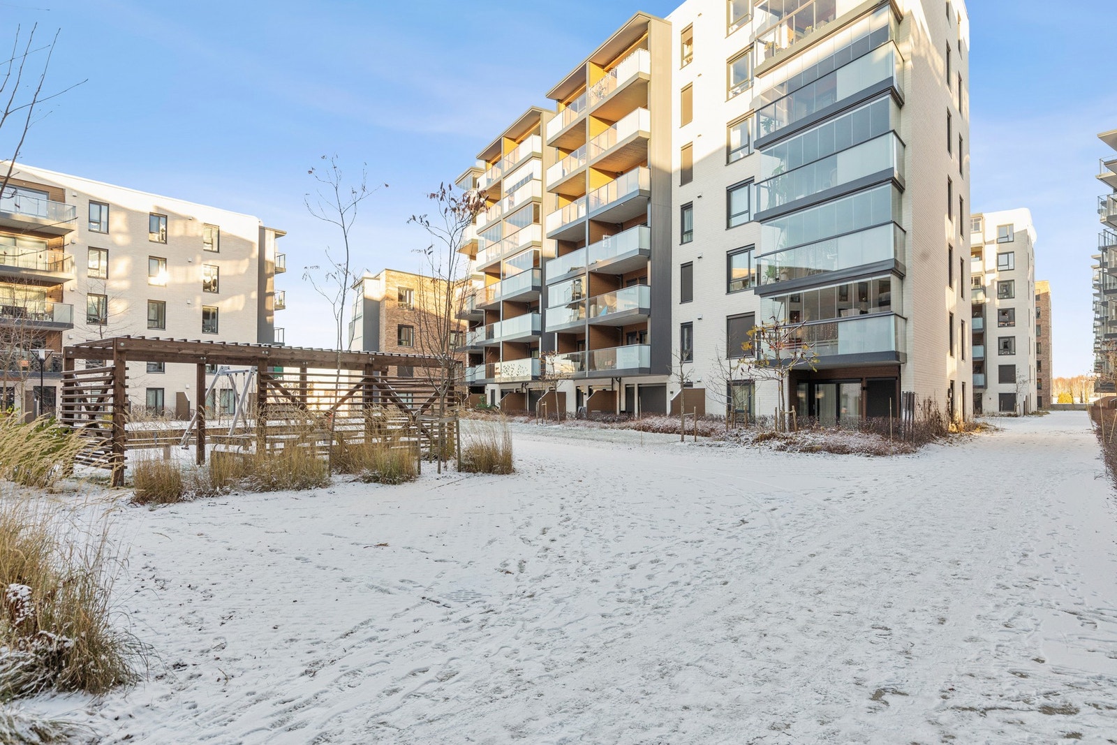 Om sommeren er fellesområdene grønne og fine. Galleribilde