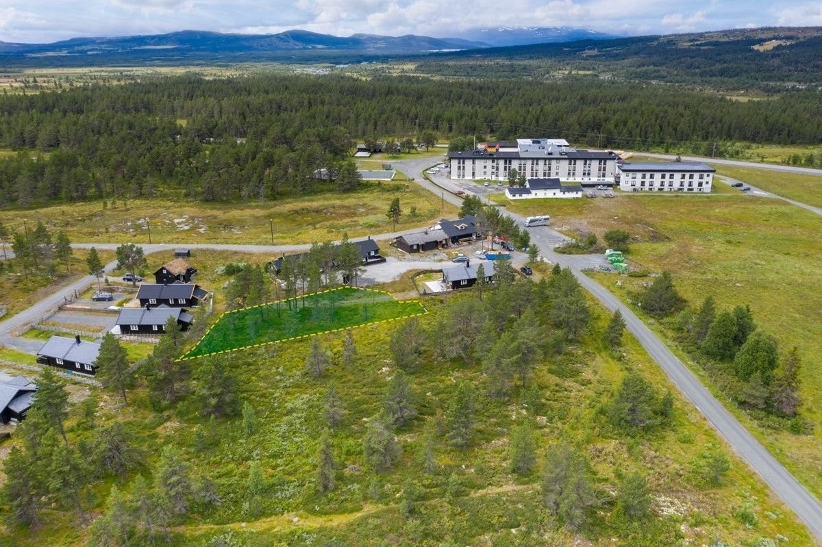 Tomten er beliggende kun et par hundre meter fra Sanderstølen Hotell Galleribilde