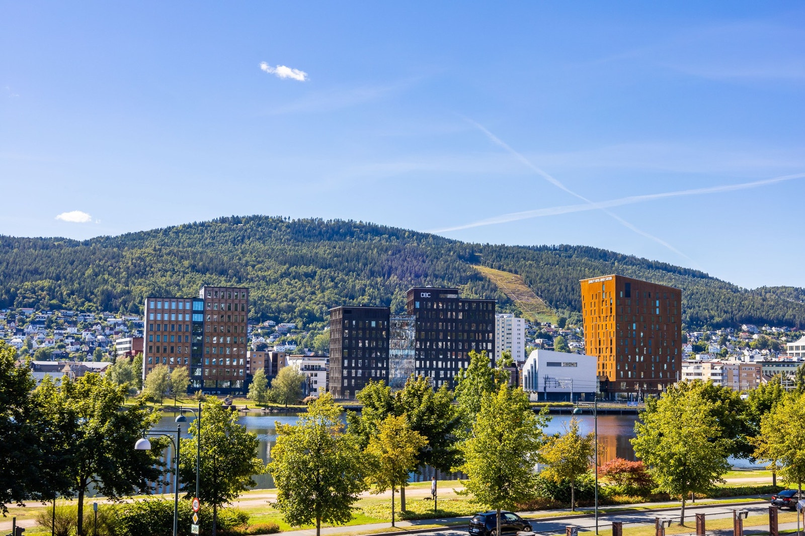 Herfra er utsikten utover fjorden og åskammer utrolig fin. Galleribilde