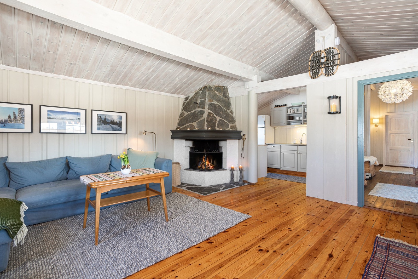 Stue sett mot kjøkken Galleribilde