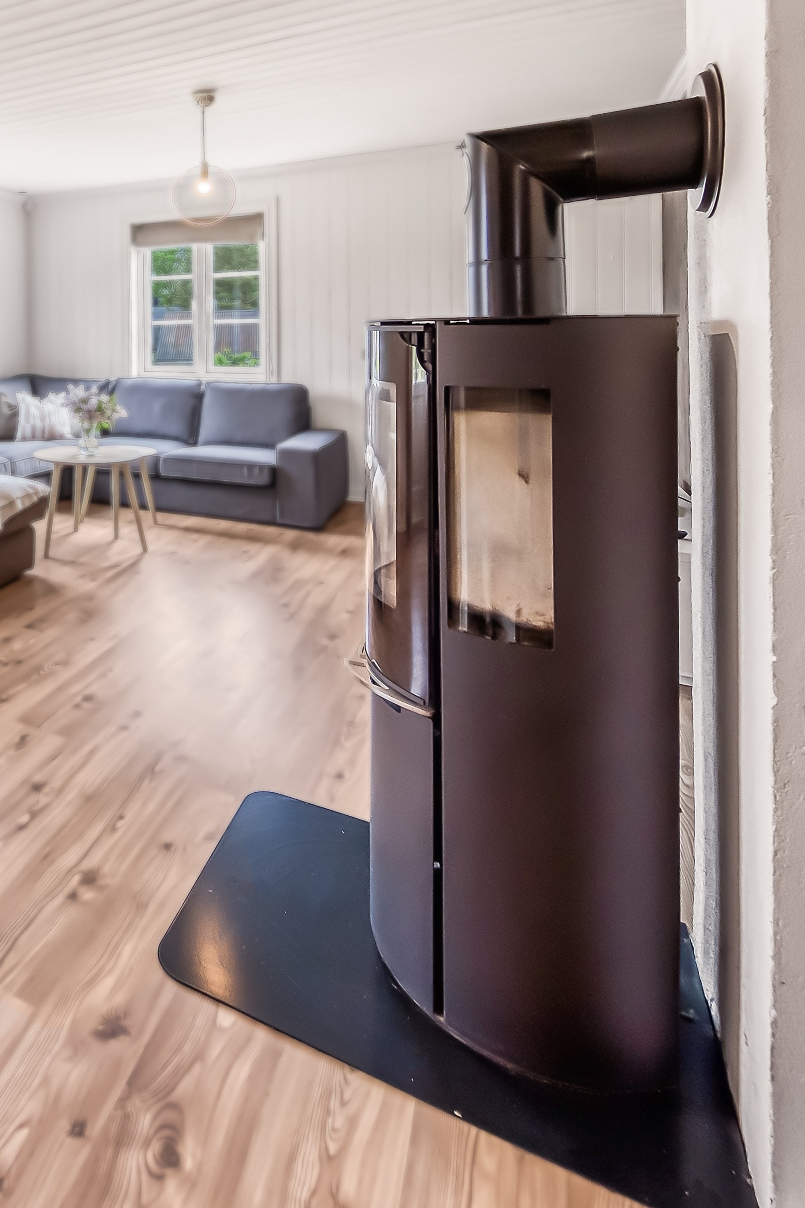 Flott peisovn til peiskos på kalde vinterdager. (En liten skade i glasset) Galleribilde