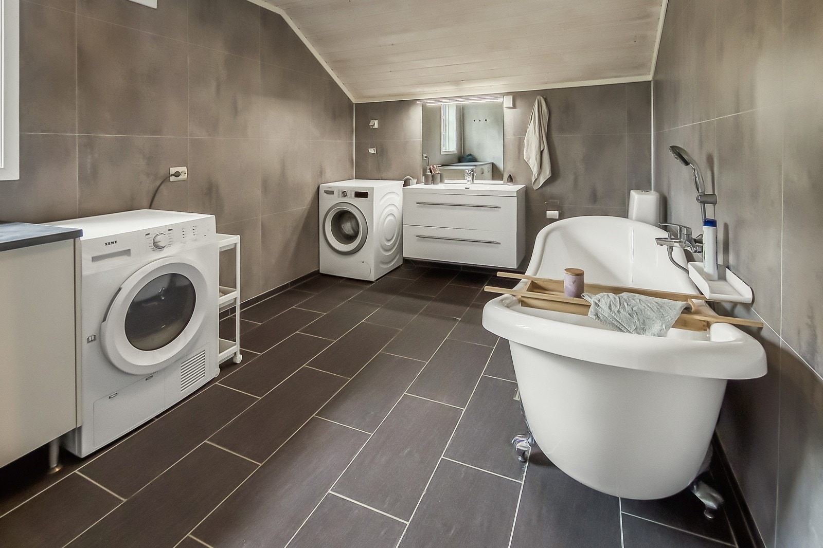 Stort bad med nyere standard. Galleribilde