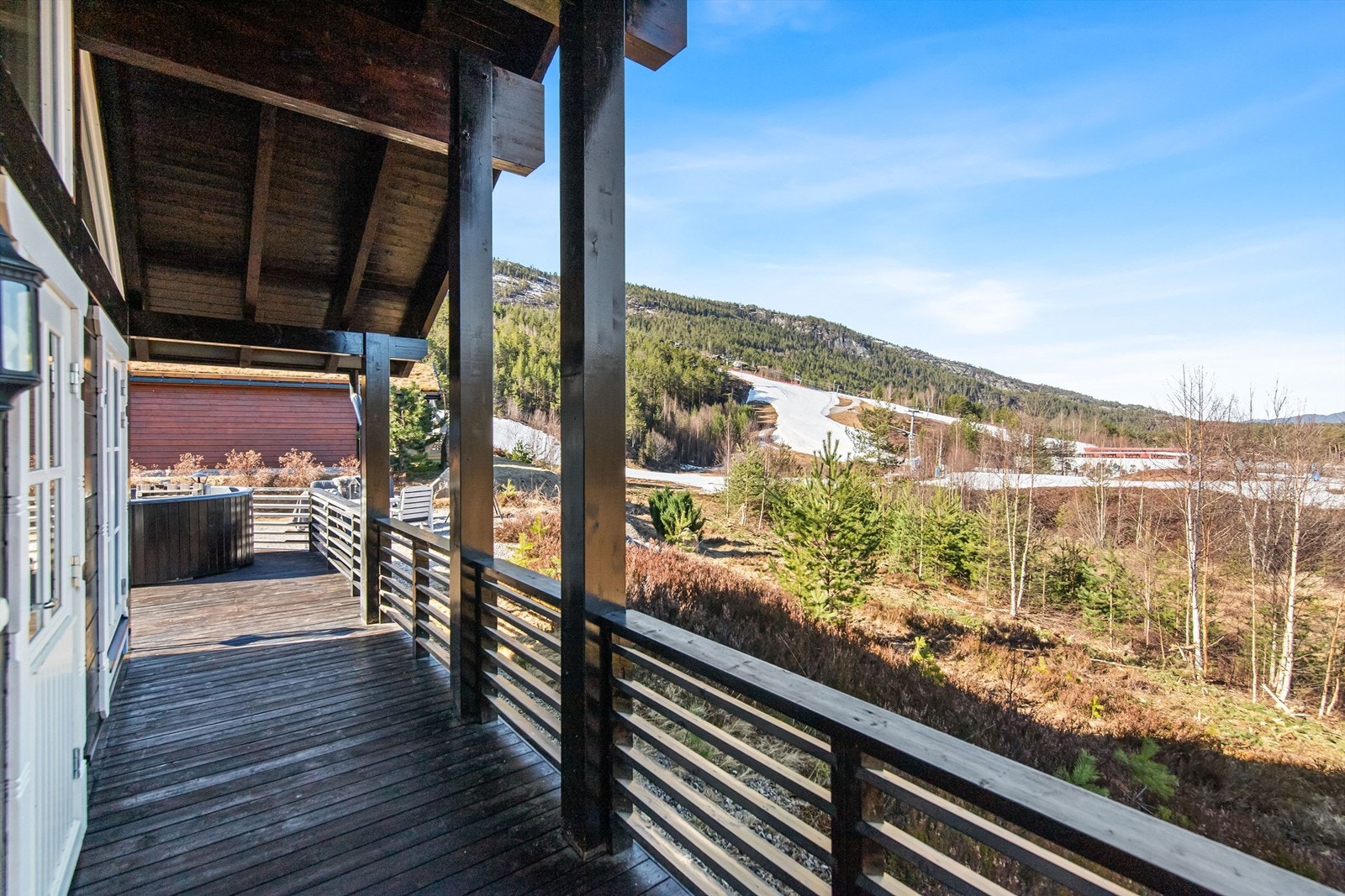 Usjenert og stor terrasse på 53 kvm Galleribilde