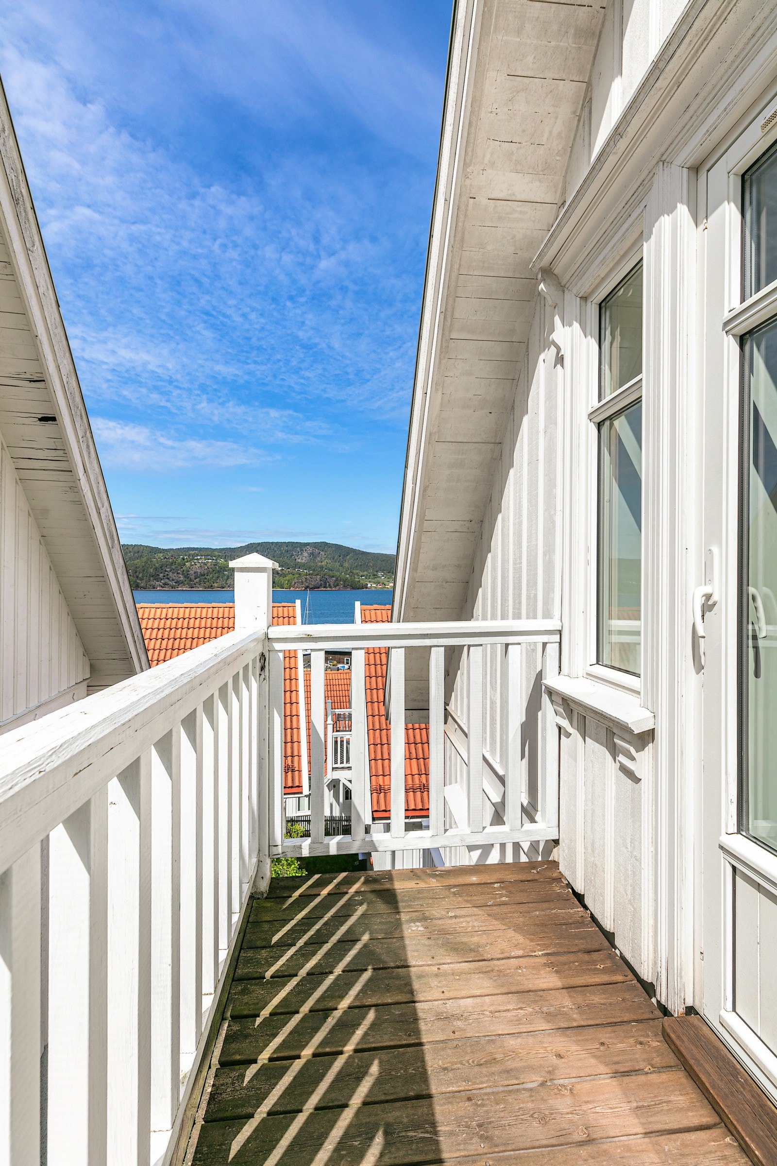 Balkong på 3 kvm med adkomst fra hovedsoverom. Galleribilde