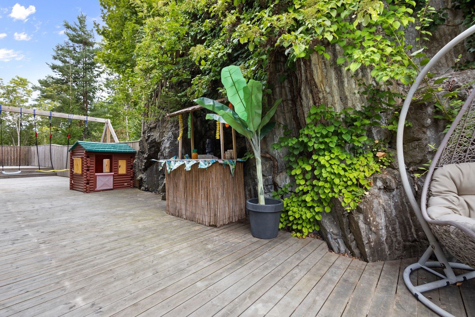 Rundt huset er det god plass til lekeapparater og andre soner om ønskelig Galleribilde