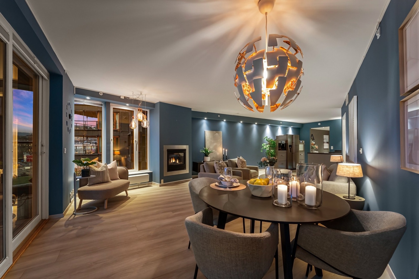 En innfelt gasspeis med stålramme gir et lunt blikkfang og ekstra hygge. Galleribilde