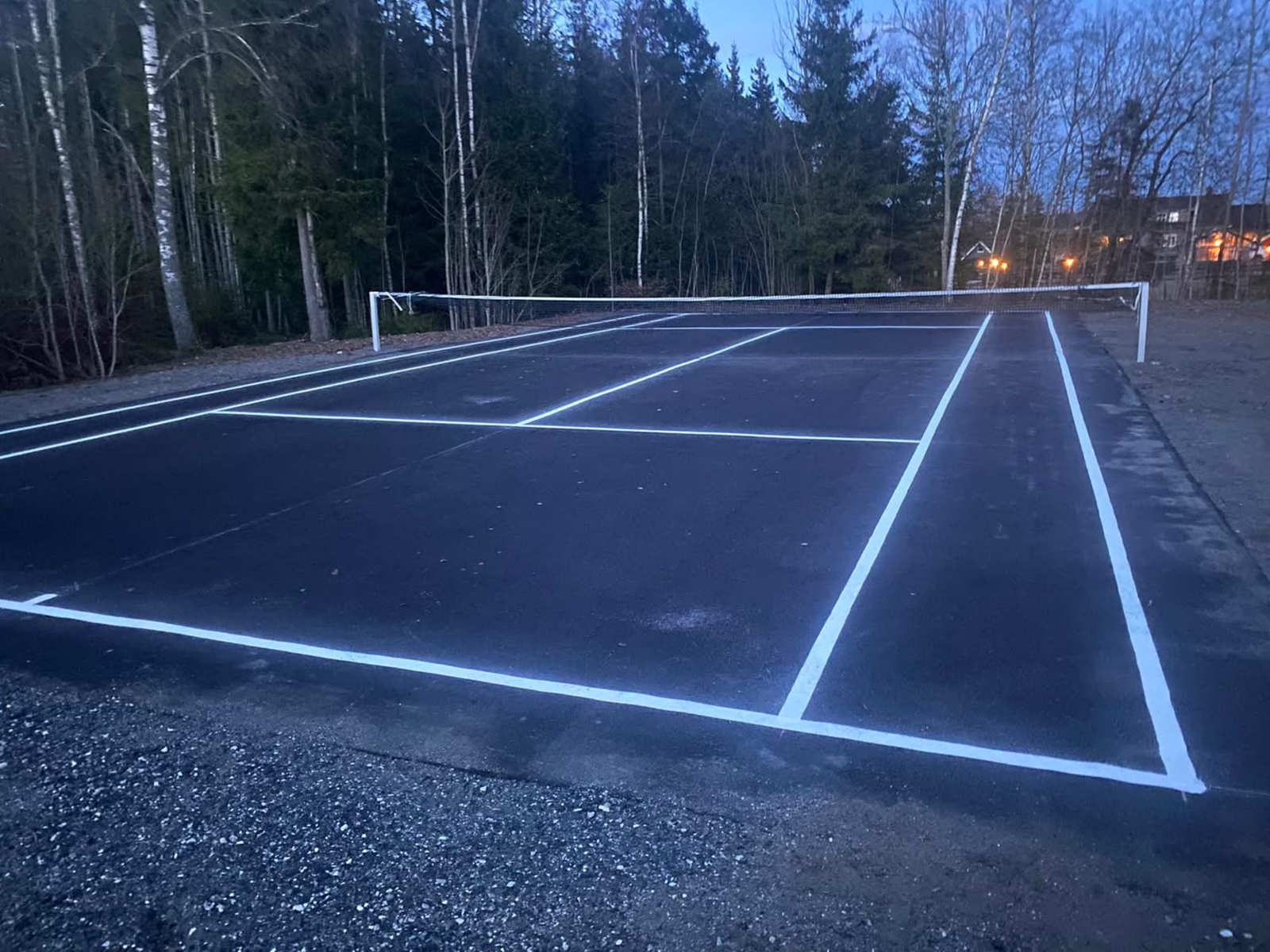 Tennisbane på ballområde som er under etablering i regi av Ihlen Vel Galleribilde
