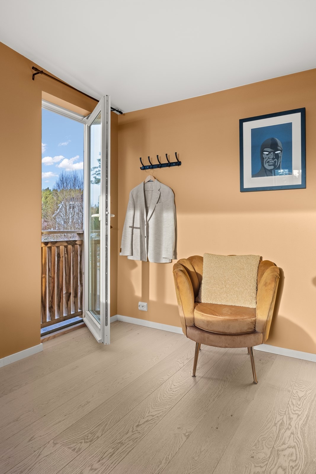 Fra soverommet er det utgang til en fransk balkong. Galleribilde