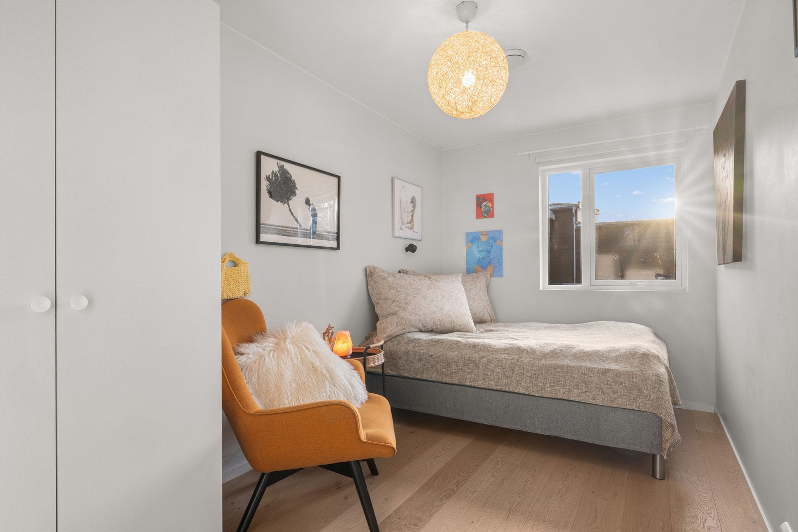 Alle soverommene er innredet med garderobeskap/skyvedørsgarderobe. Galleribilde