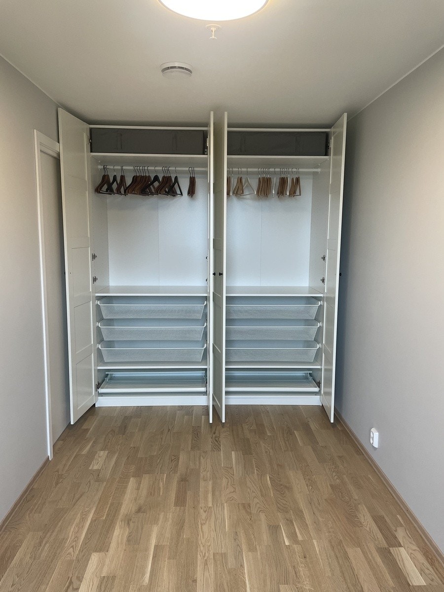 Soverom garderobe Galleribilde