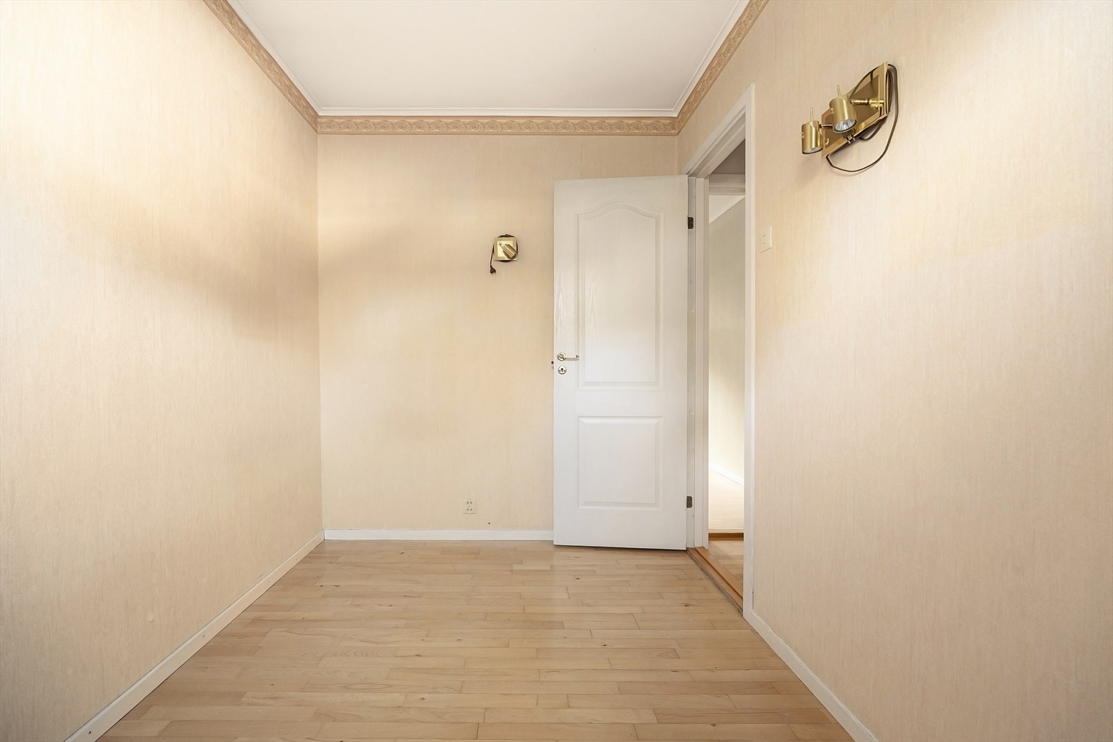 Soverom III | Praktisk rom med plass til seng, nattbord og garderobeløsning Galleribilde