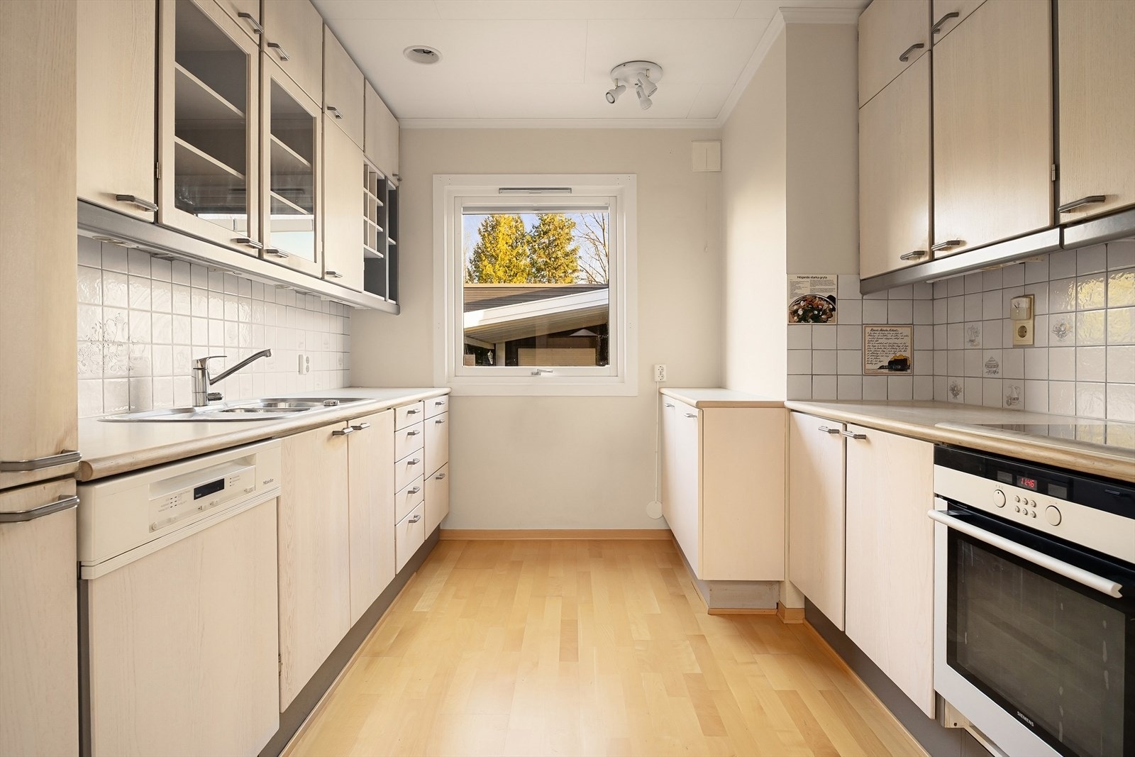 Separat kjøkken av god størrelse Galleribilde